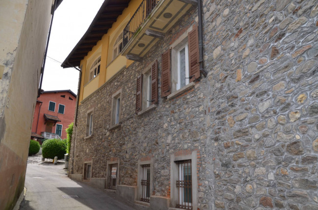 Appartamento in vendita a Marchirolo