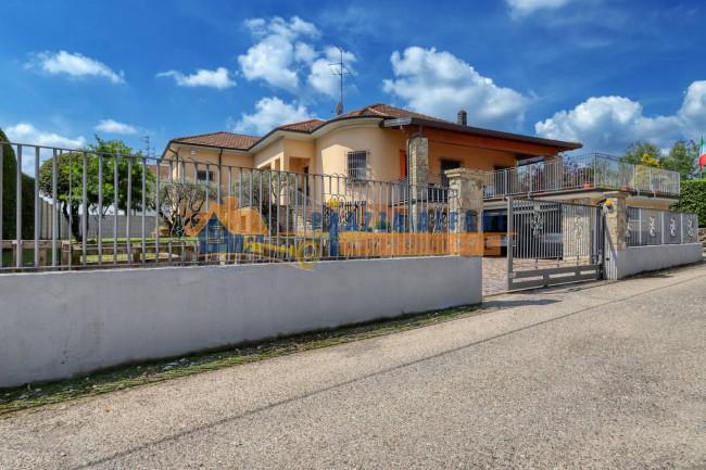 Villa in vendita a Cairate