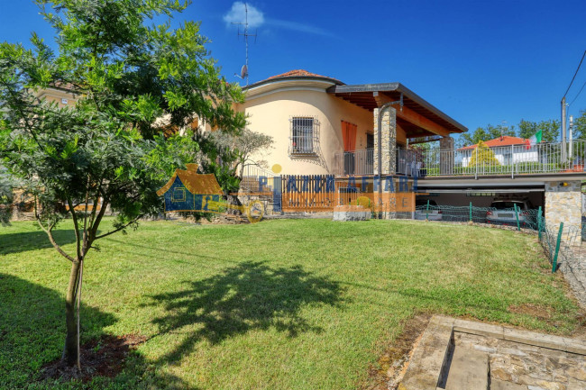 Villa in vendita a Carnago