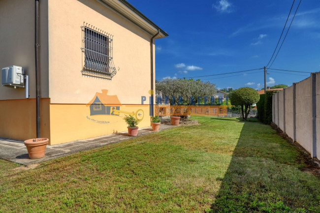 Villa in vendita a Carnago