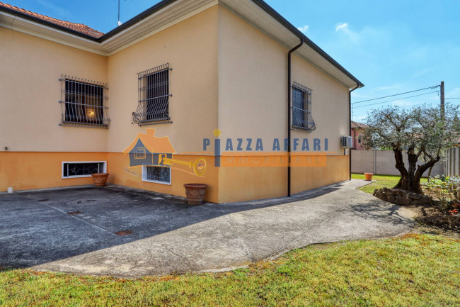 Villa in vendita a Carnago