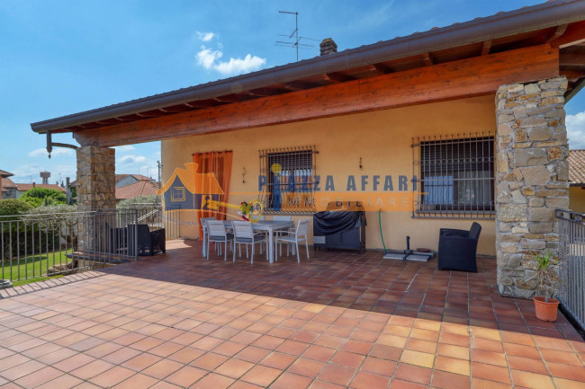 Villa in vendita a Carnago