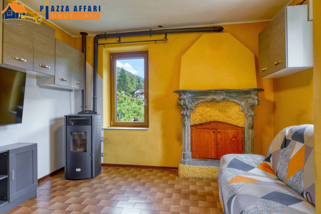 Porzione di Casa Terra / Cielo in vendita a Valganna