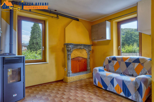 Porzione di Casa Terra / Cielo in vendita a Valganna