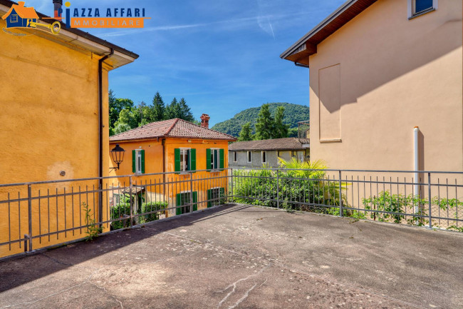 Porzione di Casa Terra / Cielo in vendita a Brusimpiano