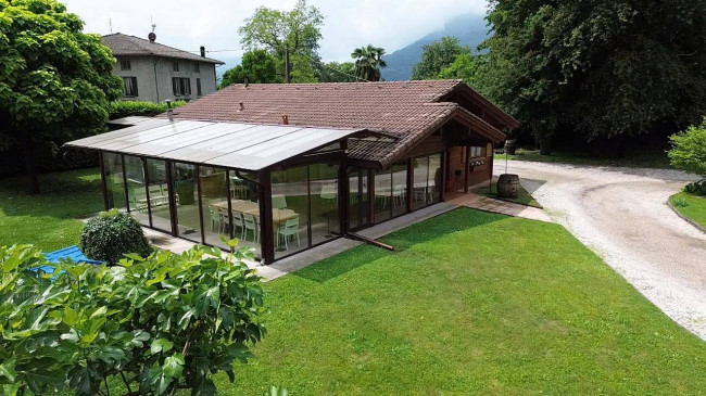 Locale commerciale in affitto a Cunardo