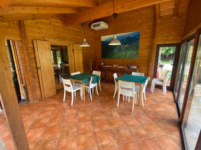 Locale commerciale in affitto a Cunardo