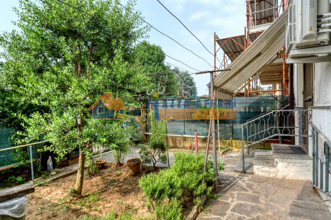 Porzione di Casa Terra / Cielo in vendita a Cardano al Campo