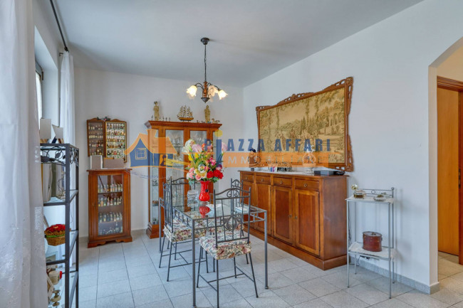 Porzione di Casa Terra / Cielo in vendita a Cardano al Campo