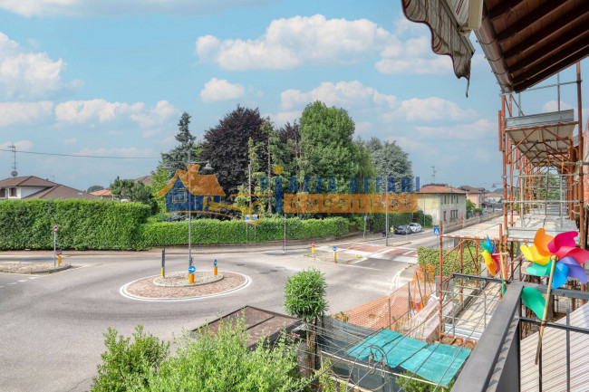 Porzione di Casa Terra / Cielo in vendita a Cardano al Campo