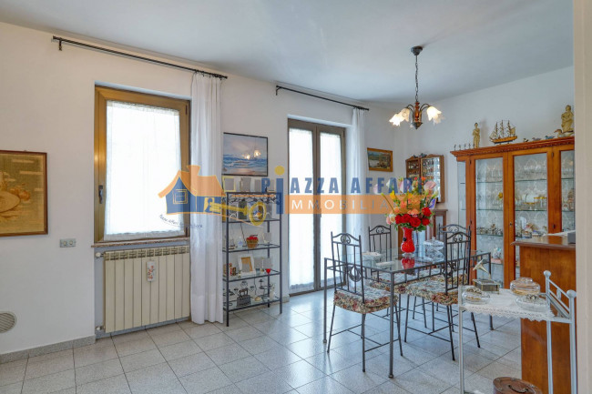 Porzione di Casa Terra / Cielo in vendita a Cardano al Campo