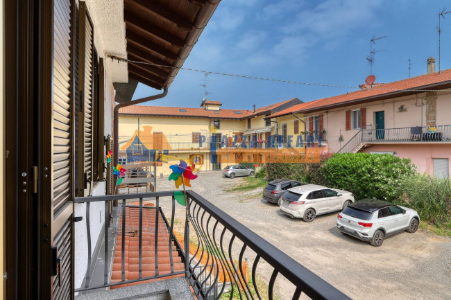 Porzione di Casa Terra / Cielo in vendita a Cardano al Campo