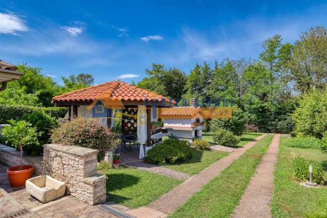 Villa in vendita a Carnago