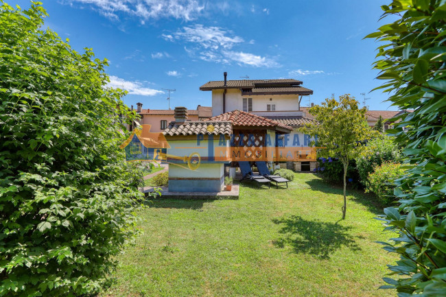 Villa in vendita a Carnago