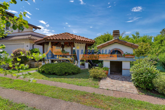 Villa in vendita a Carnago