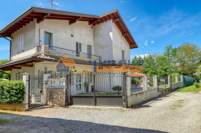 Villa in vendita a Carnago
