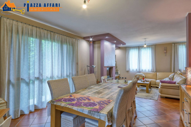 Villa in vendita a Cunardo