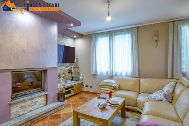 Villa in vendita a Cunardo