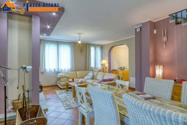 Villa in vendita a Cunardo