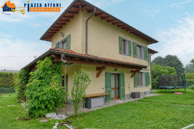 Villa in vendita a Cunardo