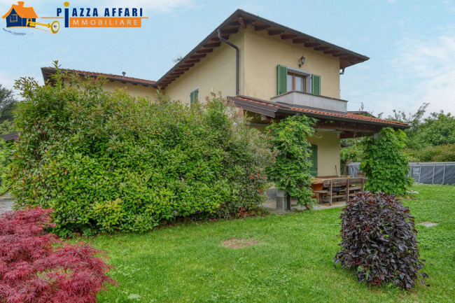 Villa in vendita a Cunardo
