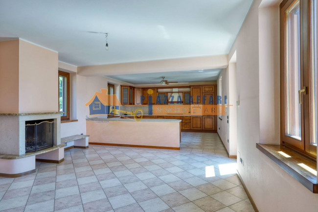 Porzione di Casa Terra / Cielo in vendita a Carnago