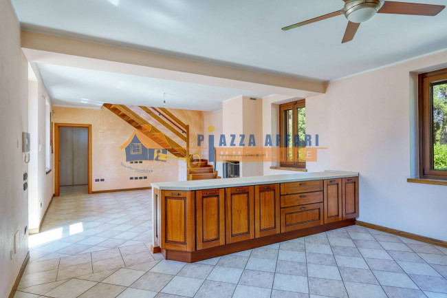Porzione di Casa Terra / Cielo in vendita a Carnago