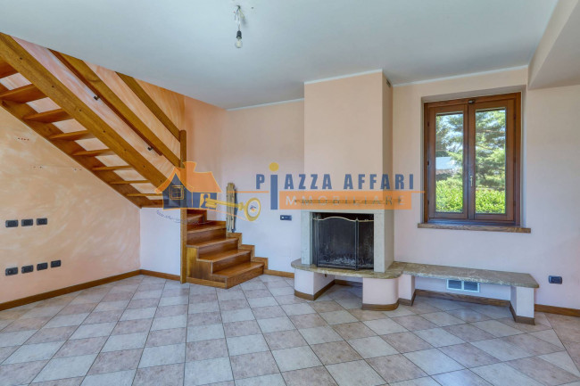 Porzione di Casa Terra / Cielo in vendita a Carnago