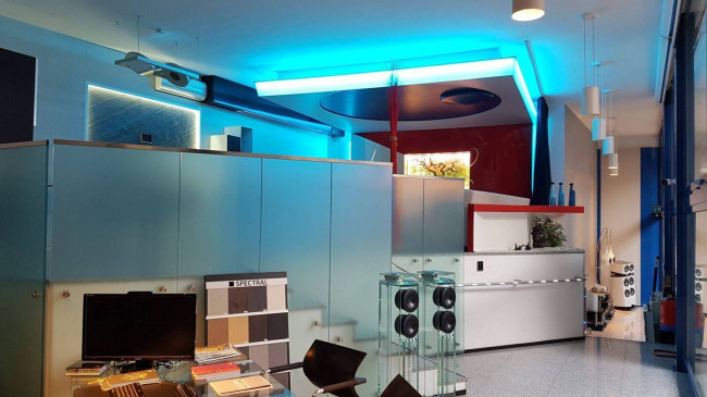 Locale commerciale in vendita a Busto Arsizio