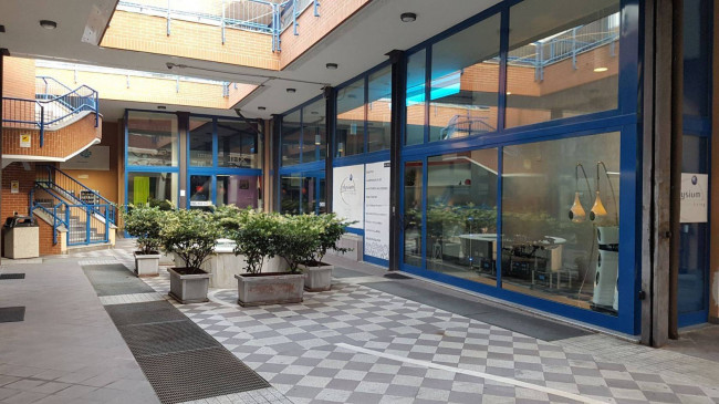 Locale commerciale in vendita a Busto Arsizio