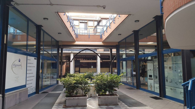 Locale commerciale in vendita a Busto Arsizio