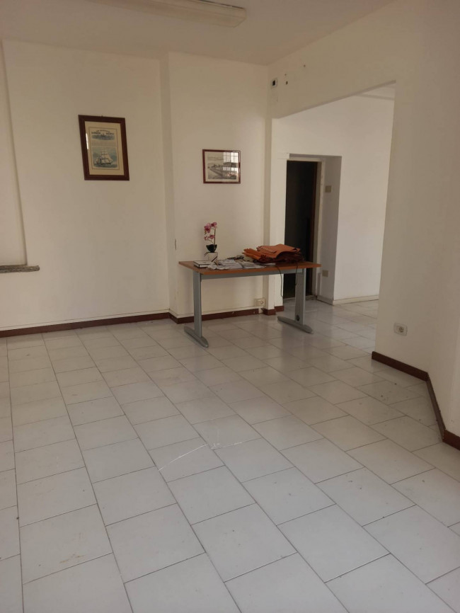 Locale commerciale in vendita a Marchirolo