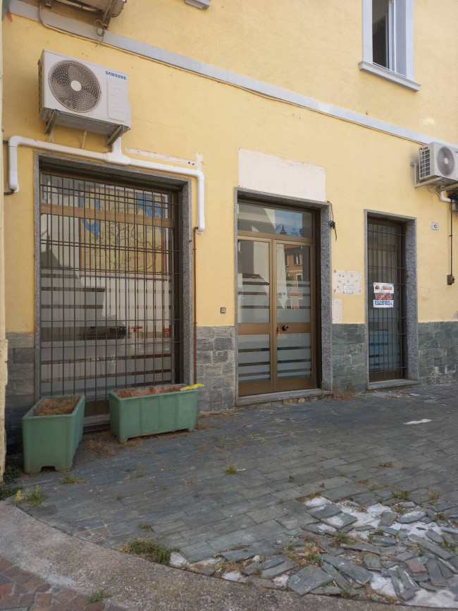 Locale commerciale in vendita a Marchirolo