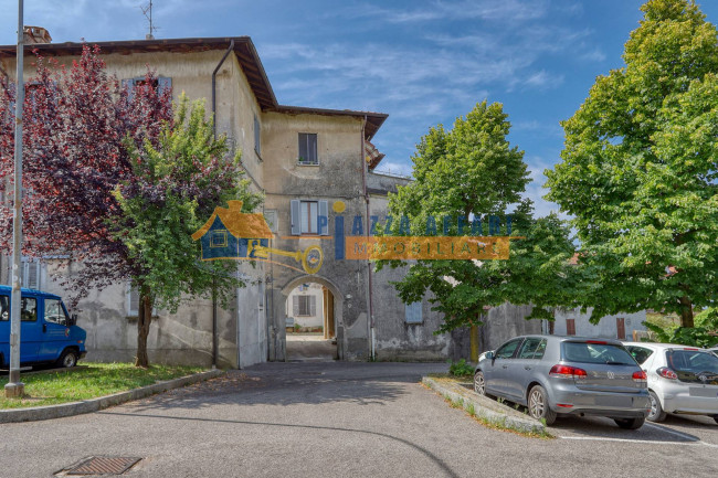 Appartamento in vendita a Caronno Varesino