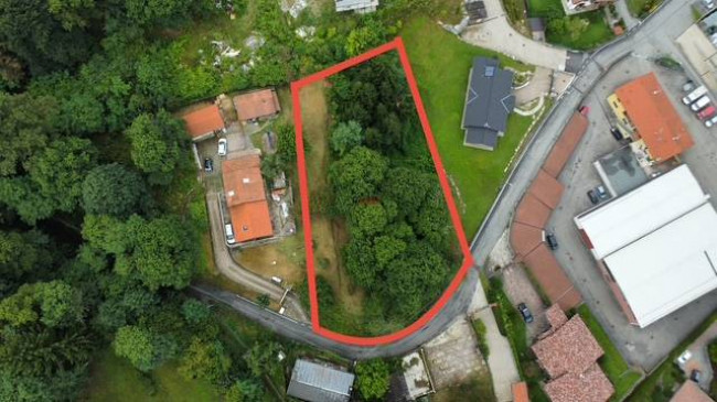 Terreno edificabile in vendita a Marchirolo