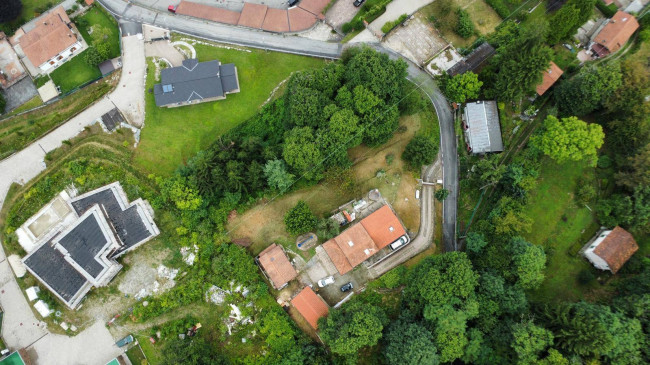 Terreno edificabile in vendita a Marchirolo