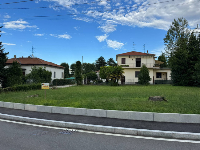 Terreno edificabile in vendita a Albizzate