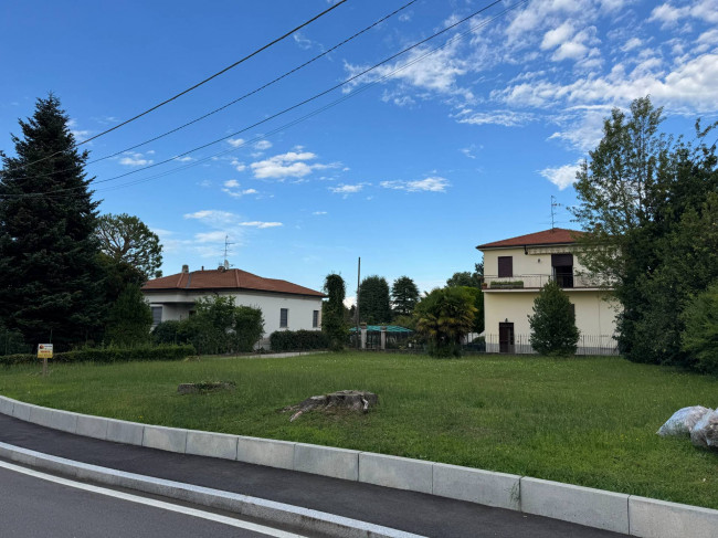 Terreno edificabile in vendita a Albizzate