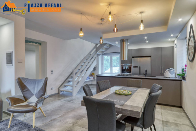 Villa Bifamigliare in vendita a Cunardo