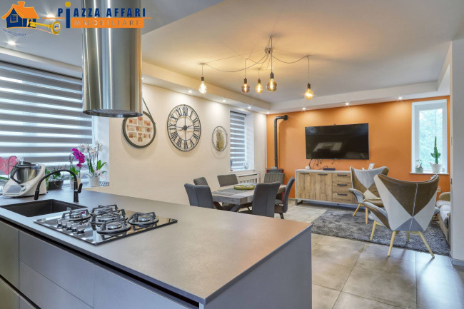 Villa Bifamigliare in vendita a Cunardo