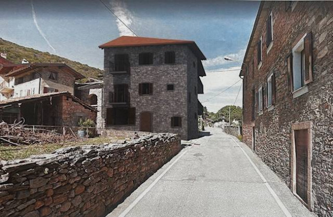 Porzione di Casa Terra / Cielo in vendita a Cuasso al Monte