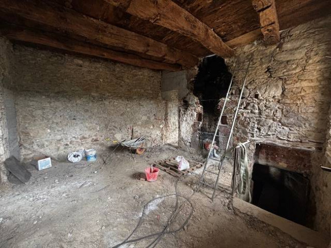 Porzione di Casa Terra / Cielo in vendita a Cuasso al Monte