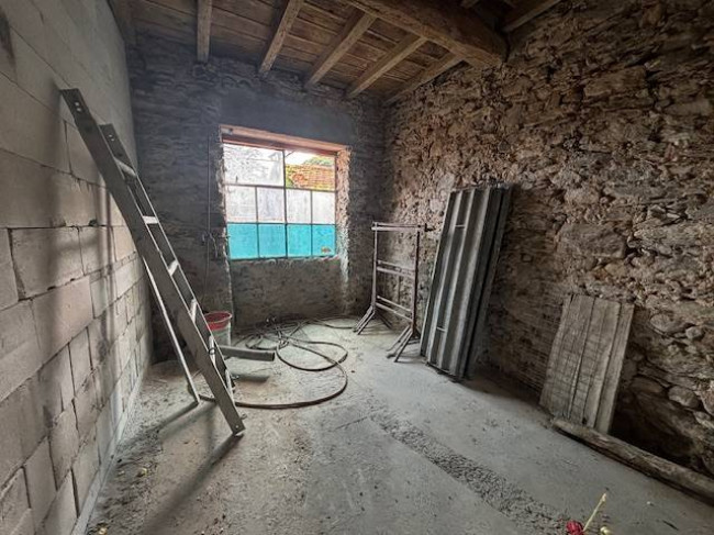 Porzione di Casa Terra / Cielo in vendita a Cuasso al Monte