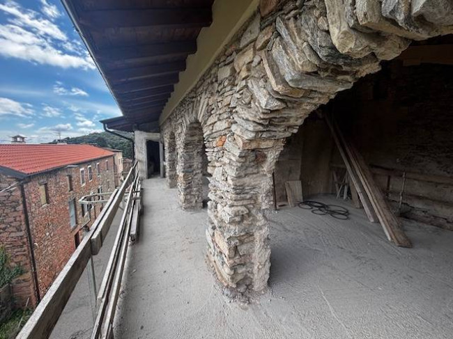 Porzione di Casa Terra / Cielo in vendita a Cuasso al Monte