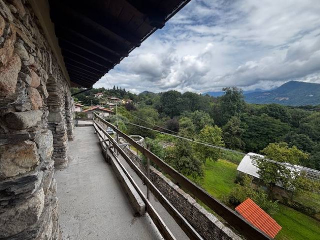 Porzione di Casa Terra / Cielo in vendita a Cuasso al Monte