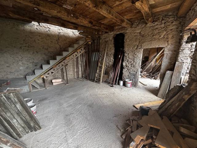 Porzione di Casa Terra / Cielo in vendita a Cuasso al Monte