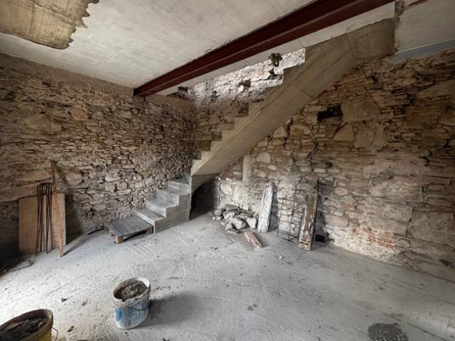 Porzione di Casa Terra / Cielo in vendita a Cuasso al Monte