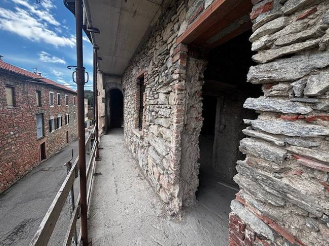 Porzione di Casa Terra / Cielo in vendita a Cuasso al Monte