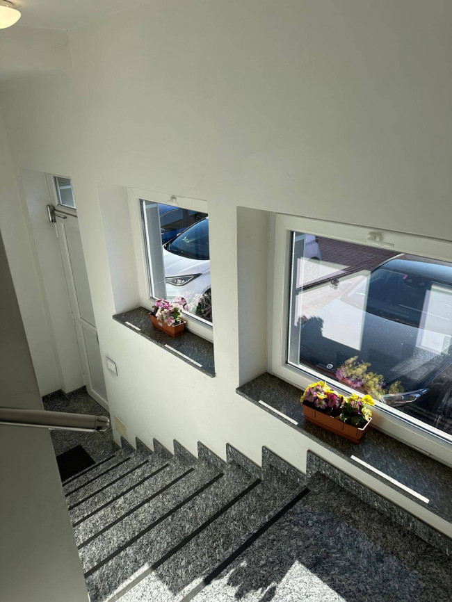 Locale commerciale in affitto a Castronno