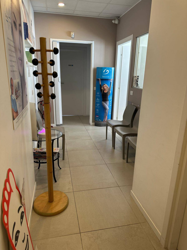 Locale commerciale in affitto a Castronno